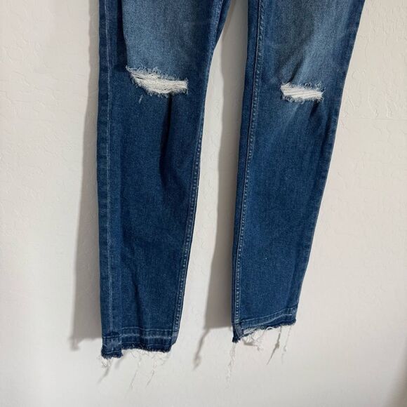 Idyllwind Straight Leg Distressed Jeans in Going Places Dark Medium Wash Size 8 - Picture 10 of 15